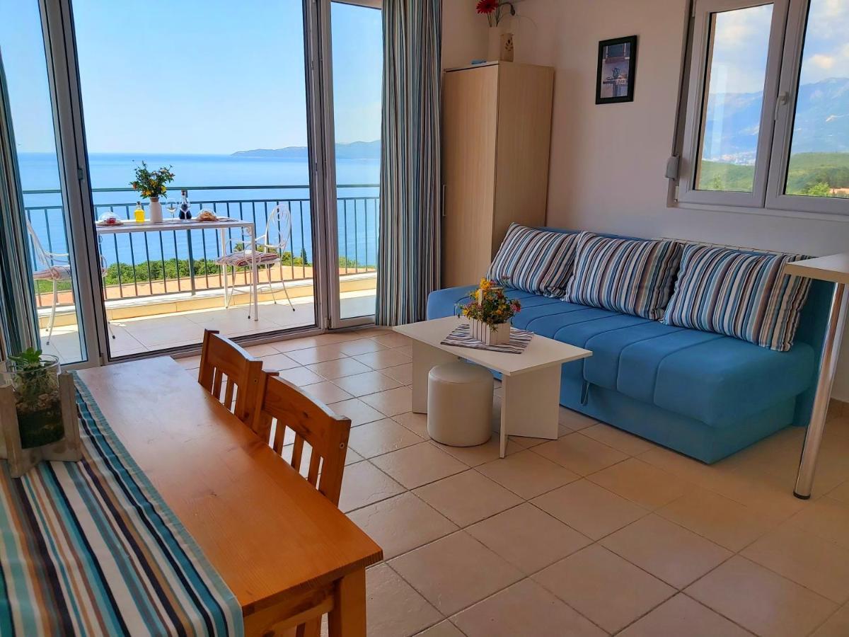 Blue Mediterranean Apartment *
