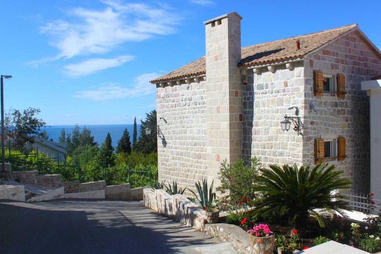 Blue Mediterranean Apartment *